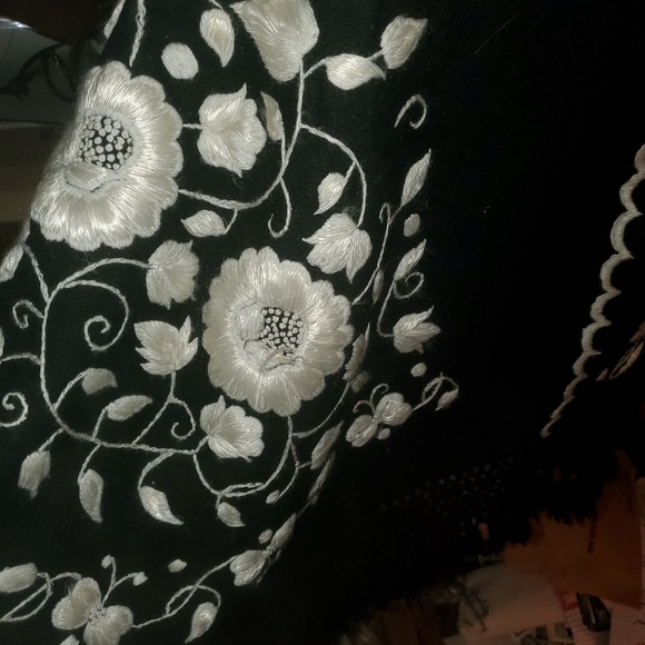 Vtg.Spanish Style Southwestern Shawl Wool & Silk by Suzette - Picture 8 of 9